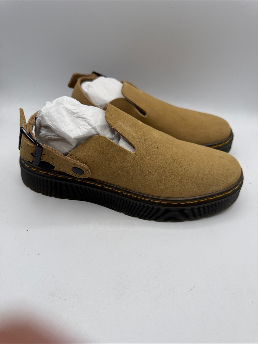 DR Martens Carlson women’s 6 Casual Suede Slip-On Sandal in Tan S14